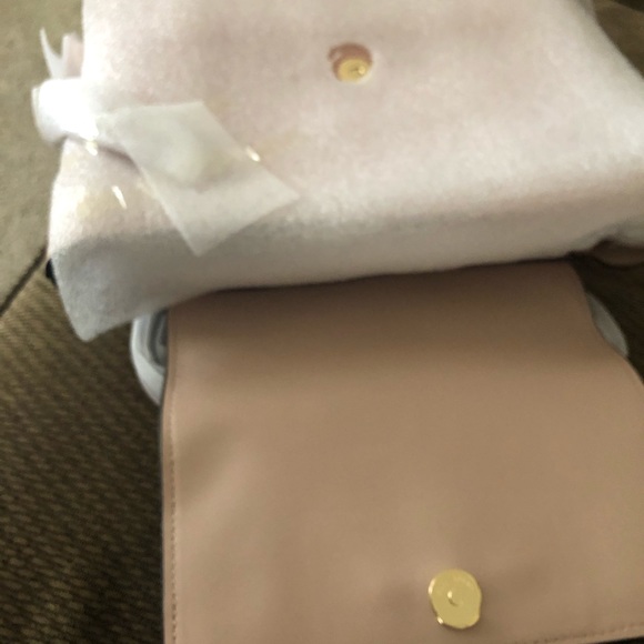 Michael Kors Hayes Backpack and Wallet set - Picture 4 of 8